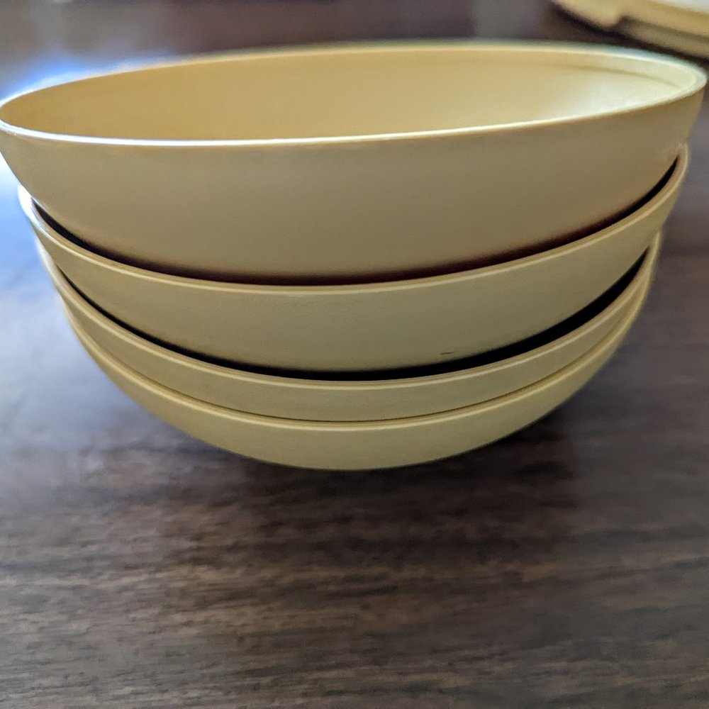 Tupperware set of four (4) cereal bowls